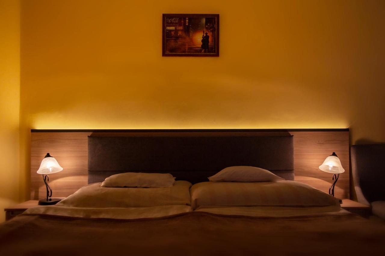 Alabastrom Panzio Es Etterem Bed & Breakfast Bogács Dış mekan fotoğraf