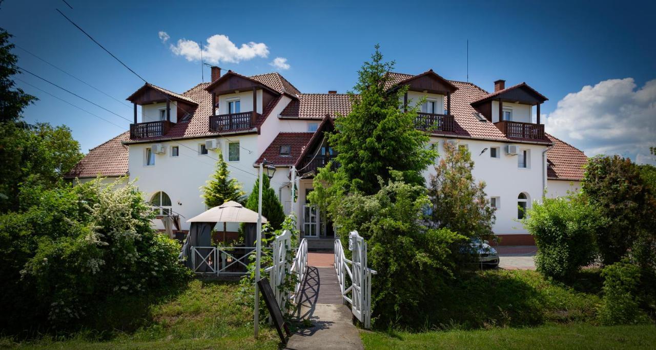 Alabastrom Panzio Es Etterem Bed & Breakfast Bogács Dış mekan fotoğraf